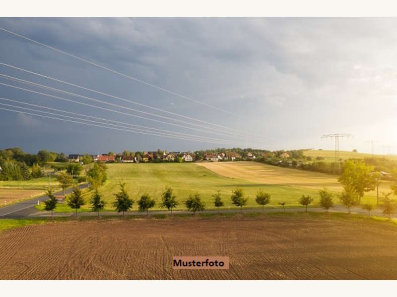 Halle in Muthmannsdorf, angrenzend an Dreistetten